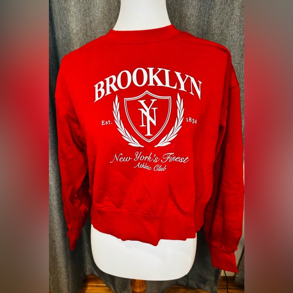 Old Navy Brooklyn Graphic Sweatshirt – Red, Size Small